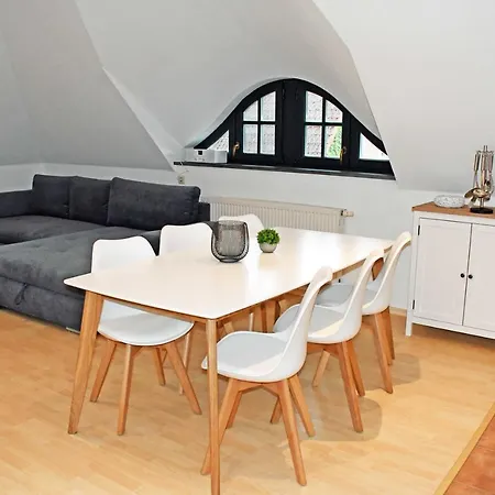 Am Hafen In Seedor Sandort