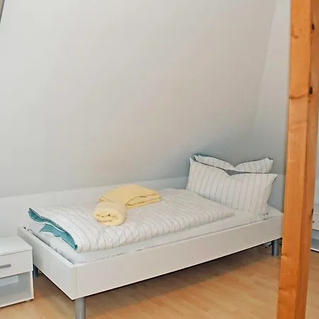 Am Hafen In Seedor Sandort